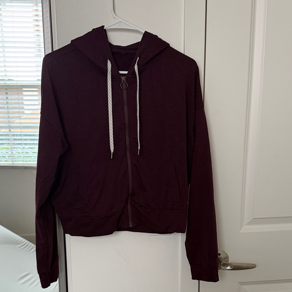 Vuori cropped hoodie